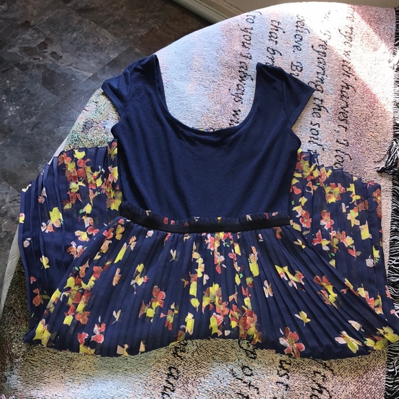 LADIES DRESS 👗 - Picture 3 of 4